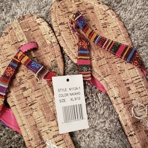 NWT** womens flip flop tribal pring sandals